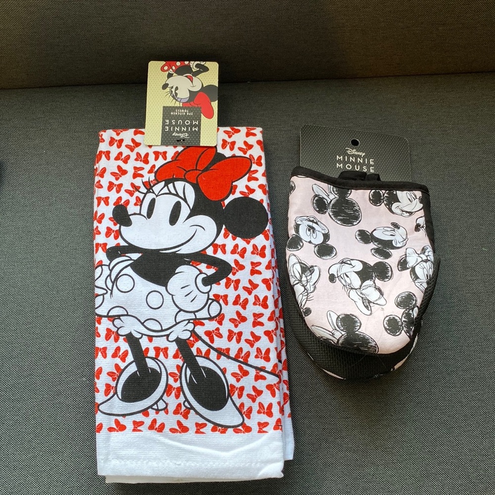 Minnie Mouse Kitchen Towels / Oven Mitts